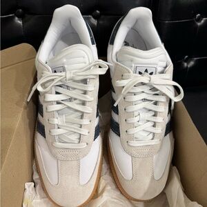 New Adidas men’s athletic shoes. Size 12.